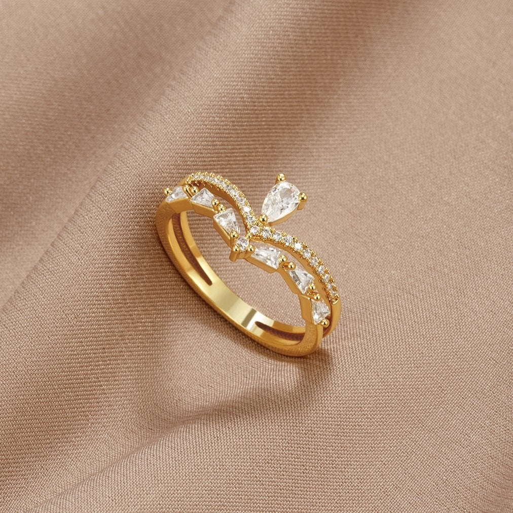 Queen Chic Crystal Ring